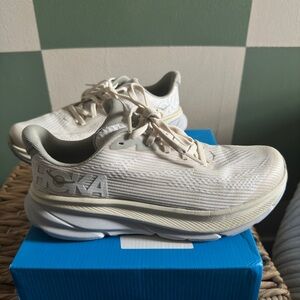 HOKA Clifton 9